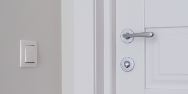 Pintar Fachadas y Patios de Luces de Comunidades Vecinos / Propietarios Zaragoza · Pintura para Pintado de Puertas Privadas de Vecinos