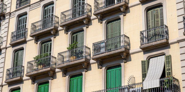 Pintar Fachadas y Patios de Luces de Comunidades Vecinos / Propietarios Zaragoza · Reparación y Preparación de Superficies