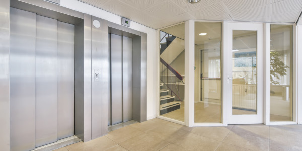 Pintar Fachadas y Patios de Luces de Comunidades Vecinos / Propietarios Zaragoza · Pintado de Puertas, Ventanas y Cancelas
