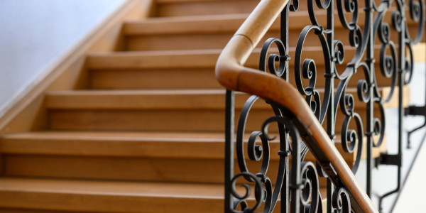 Pintar Fachadas y Patios de Luces de Comunidades Vecinos / Propietarios Zaragoza · Pintado de Pasillos, Escaleras y Zonas de Tránsito
