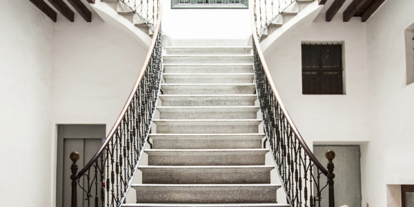 Rehabilitación y Restauración de Fachadas · Pintado de Escaleras, Patios Interiores, Patios de Luces, Ascensores