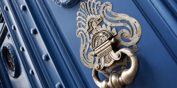 Rehabilitación y Restauración de Fachadas · Restauración de Puertas / Portales / Ventanas de Madera