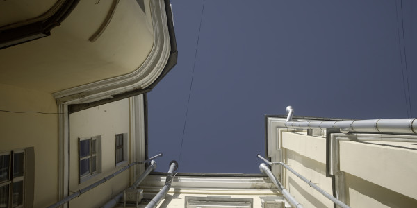 Trabajos Verticales en Fachadas de Edificios / Viviendas · Pintado de Edificios Altos, Patios Interiores de Luces y Estructura Complejas